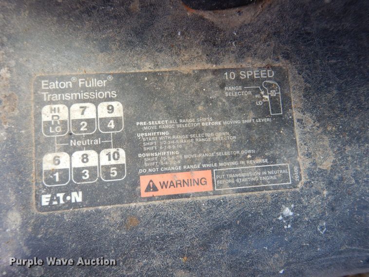 image for item KR9229 2004 International 7600  truck cab and chassis