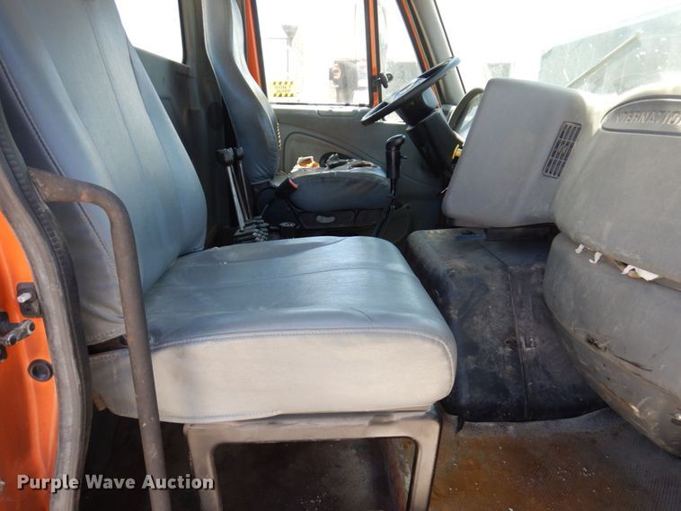 image for item KR9229 2004 International 7600  truck cab and chassis