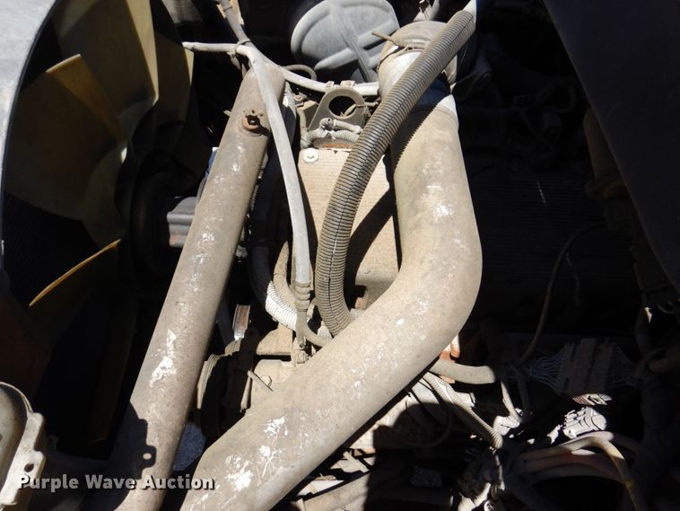 image for item KR9229 2004 International 7600  truck cab and chassis