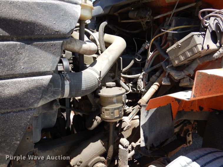 image for item KR9229 2004 International 7600  truck cab and chassis