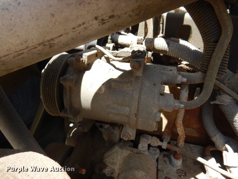 image for item KR9229 2004 International 7600  truck cab and chassis