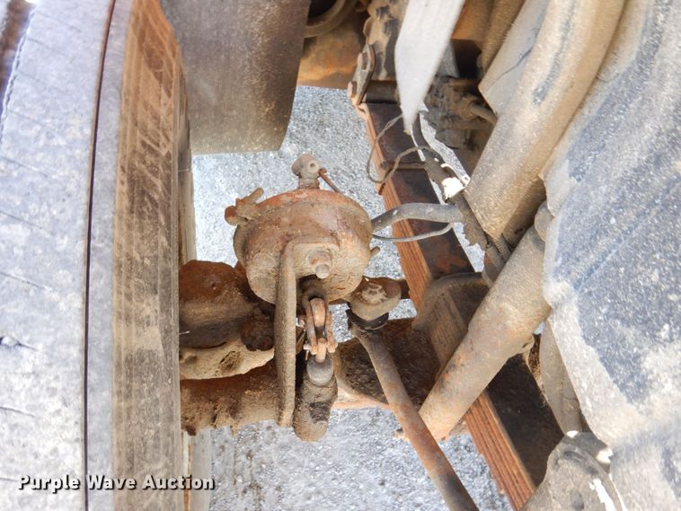 image for item KR9229 2004 International 7600  truck cab and chassis