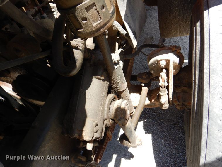 image for item KR9229 2004 International 7600  truck cab and chassis