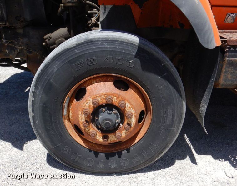 image for item KR9229 2004 International 7600  truck cab and chassis