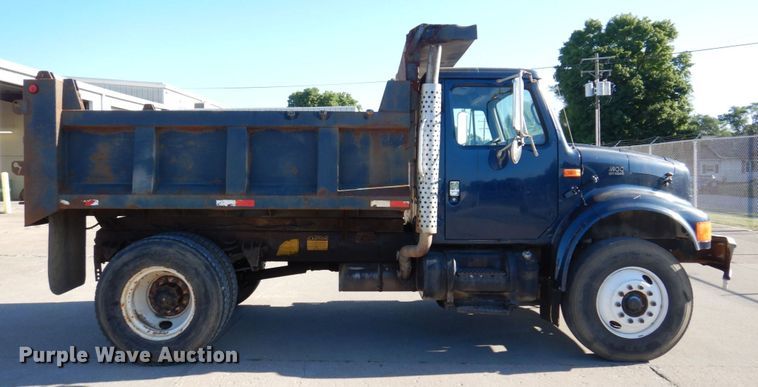 image for item KR9233 1996 International 4900  dump truck