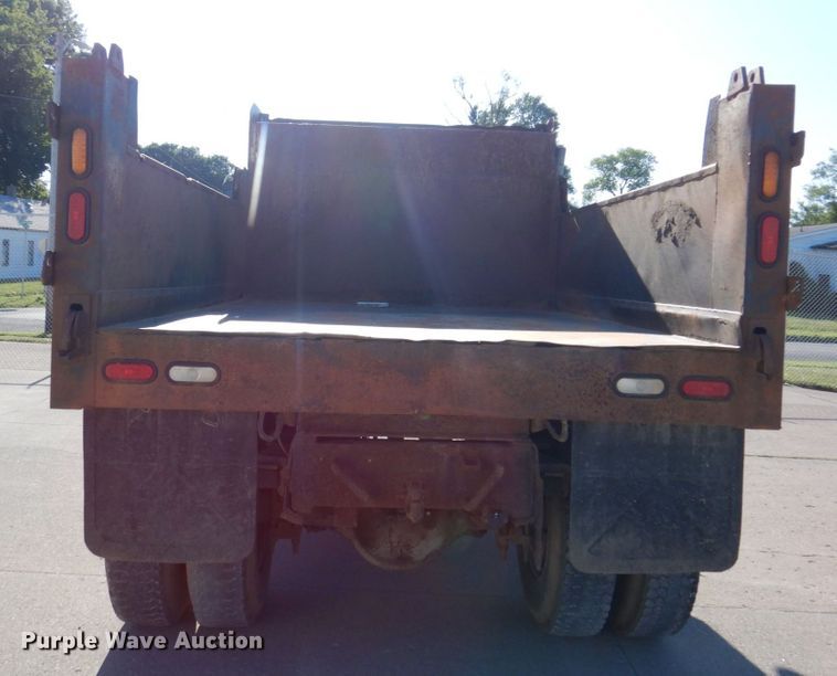 image for item KR9233 1996 International 4900  dump truck