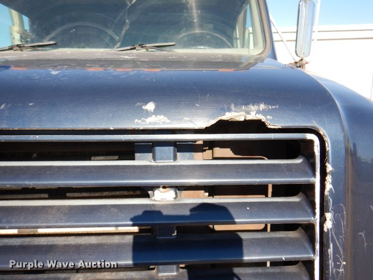 image for item KR9233 1996 International 4900  dump truck