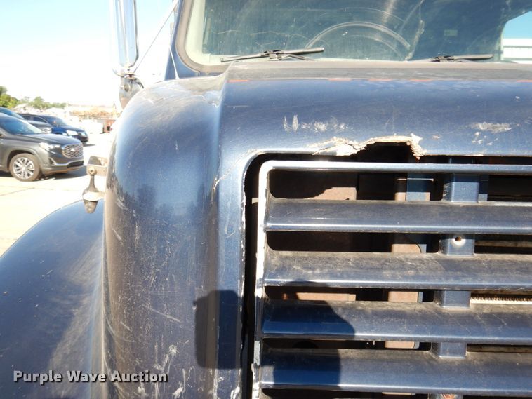 image for item KR9233 1996 International 4900  dump truck