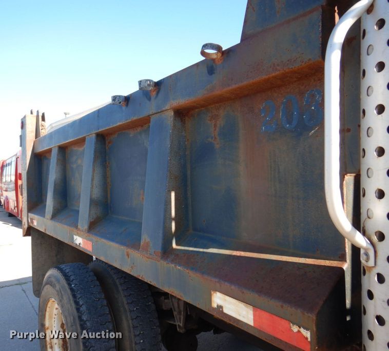 image for item KR9233 1996 International 4900  dump truck