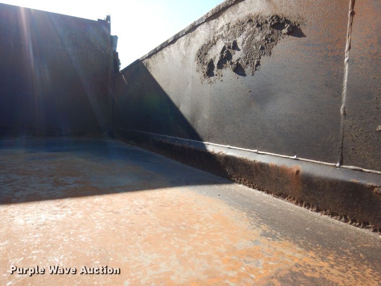 image for item KR9233 1996 International 4900  dump truck