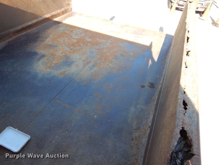 image for item KR9233 1996 International 4900  dump truck