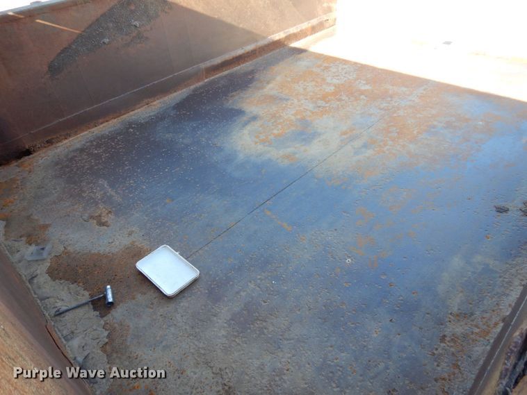 image for item KR9233 1996 International 4900  dump truck