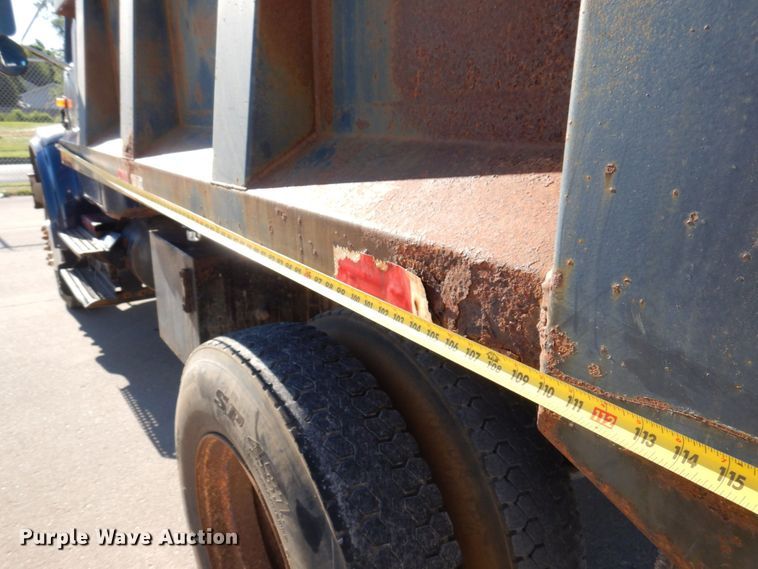 image for item KR9233 1996 International 4900  dump truck