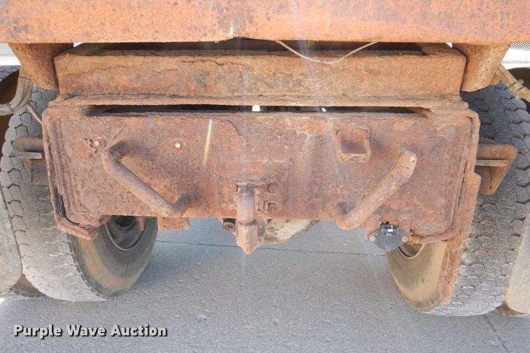 image for item KR9233 1996 International 4900  dump truck