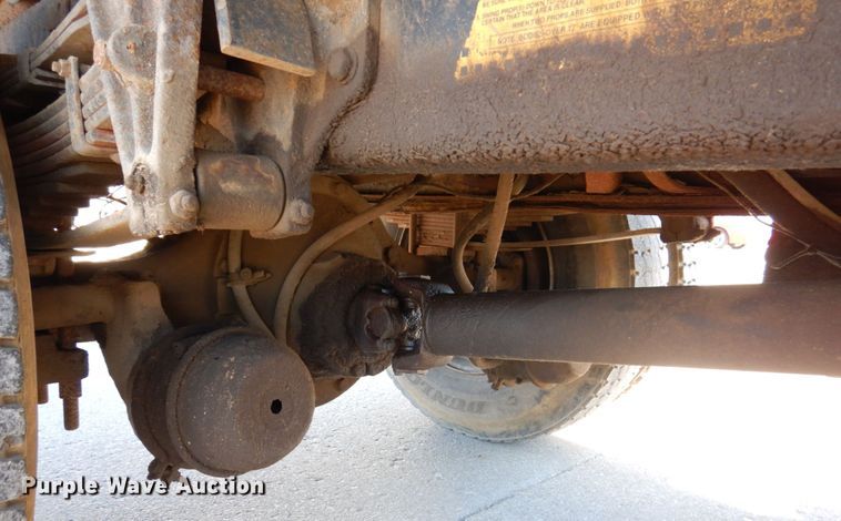 image for item KR9233 1996 International 4900  dump truck