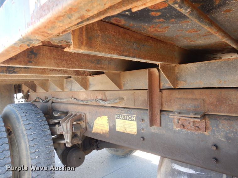 image for item KR9233 1996 International 4900  dump truck