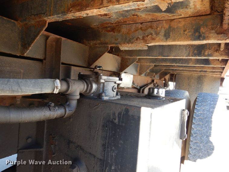 image for item KR9233 1996 International 4900  dump truck