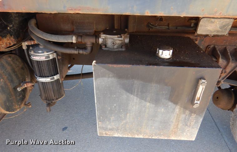 image for item KR9233 1996 International 4900  dump truck