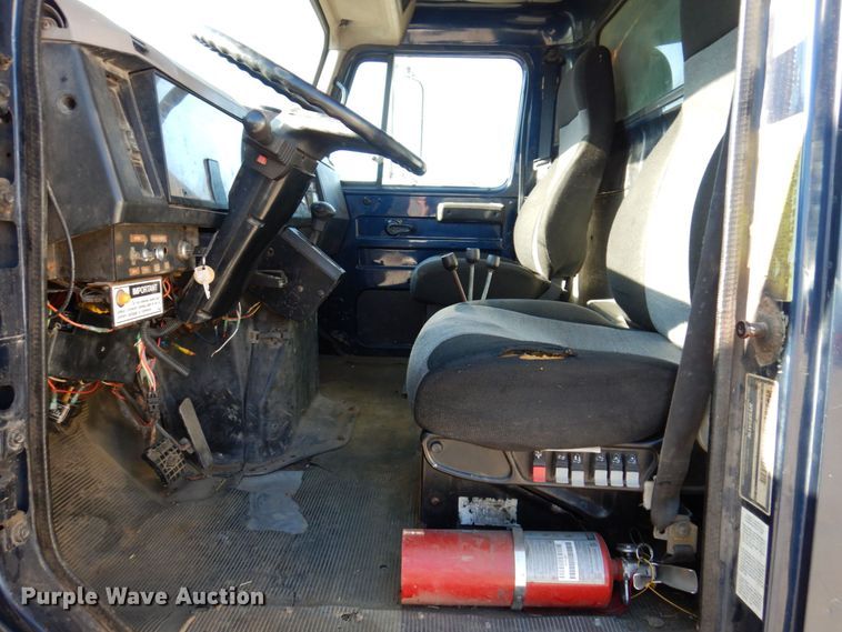 image for item KR9233 1996 International 4900  dump truck