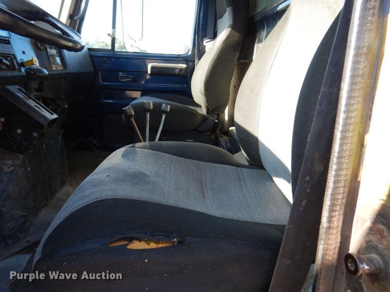 image for item KR9233 1996 International 4900  dump truck