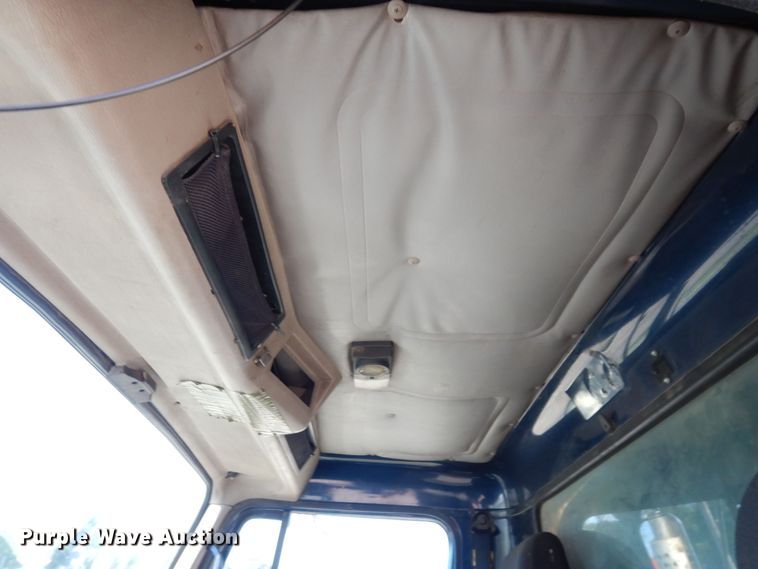 image for item KR9233 1996 International 4900  dump truck