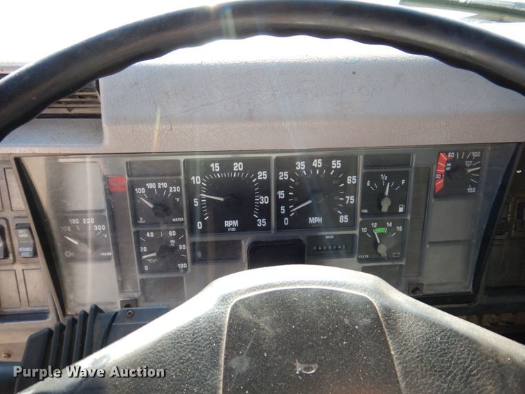 image for item KR9233 1996 International 4900  dump truck