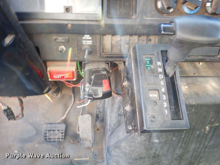 image for item KR9233 1996 International 4900  dump truck