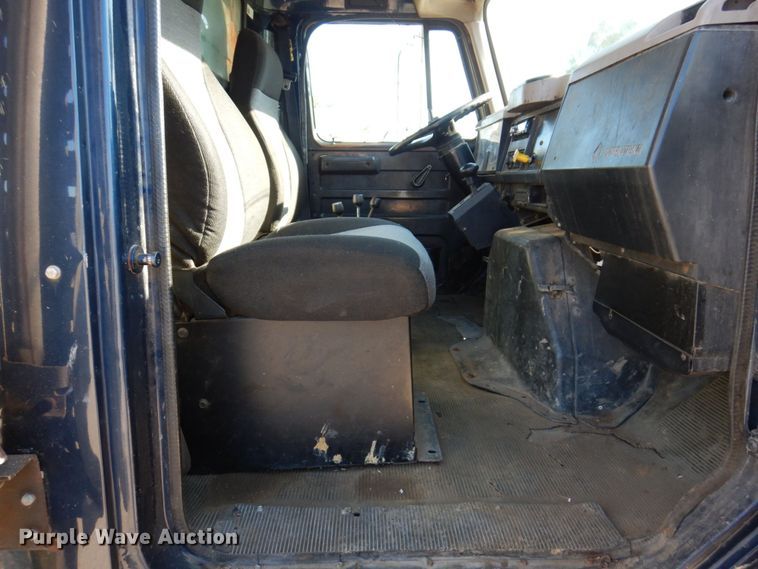 image for item KR9233 1996 International 4900  dump truck