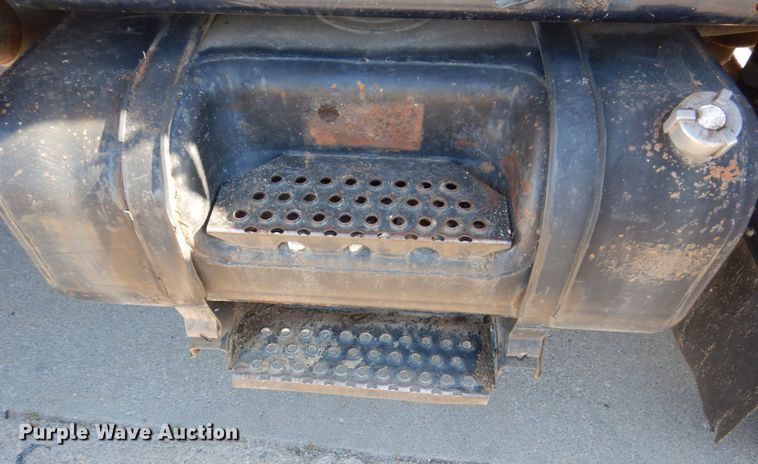 image for item KR9233 1996 International 4900  dump truck