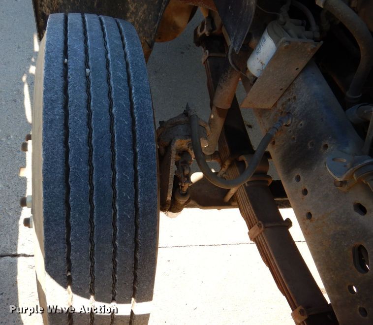 image for item KR9233 1996 International 4900  dump truck