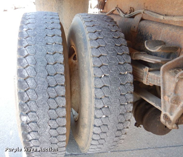 image for item KR9233 1996 International 4900  dump truck