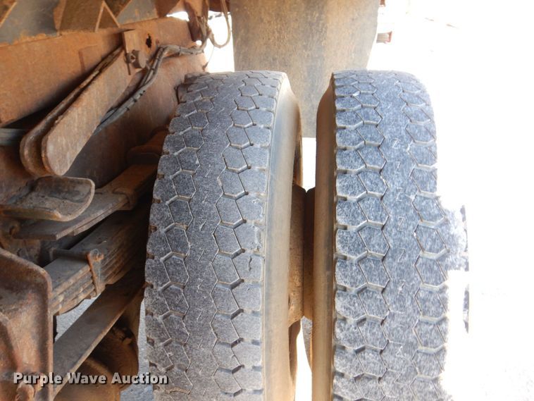 image for item KR9233 1996 International 4900  dump truck