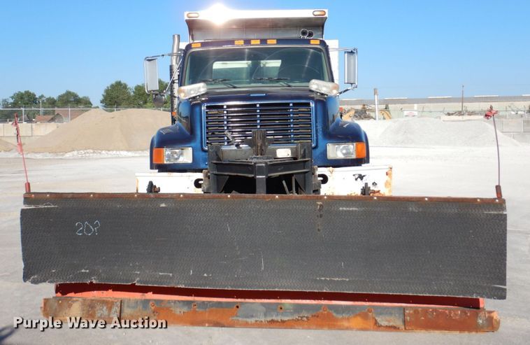 image for item KR9234 1999 International 4900  dump truck