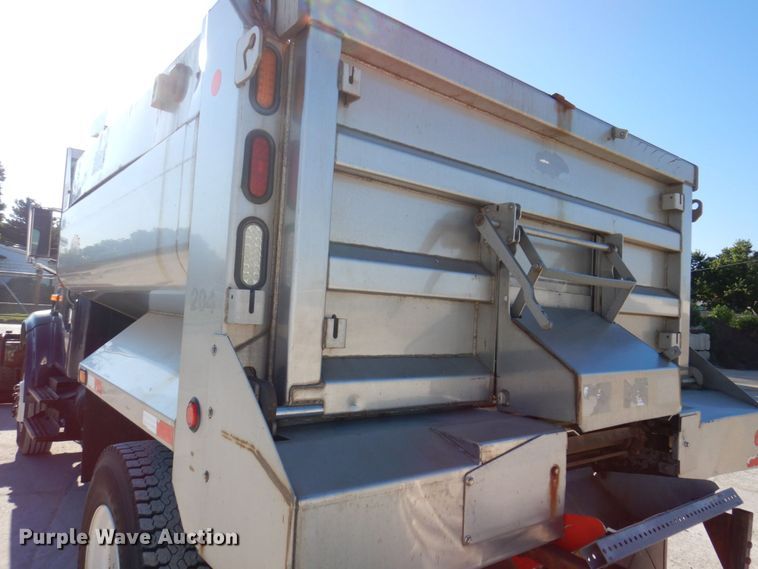 image for item KR9234 1999 International 4900  dump truck