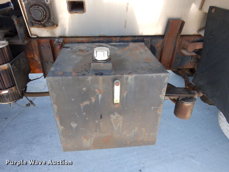 image for item KR9234 1999 International 4900  dump truck