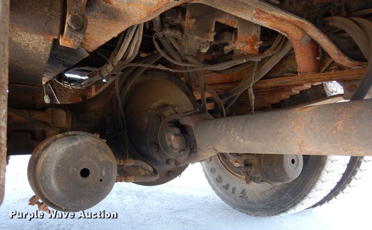 image for item KR9234 1999 International 4900  dump truck