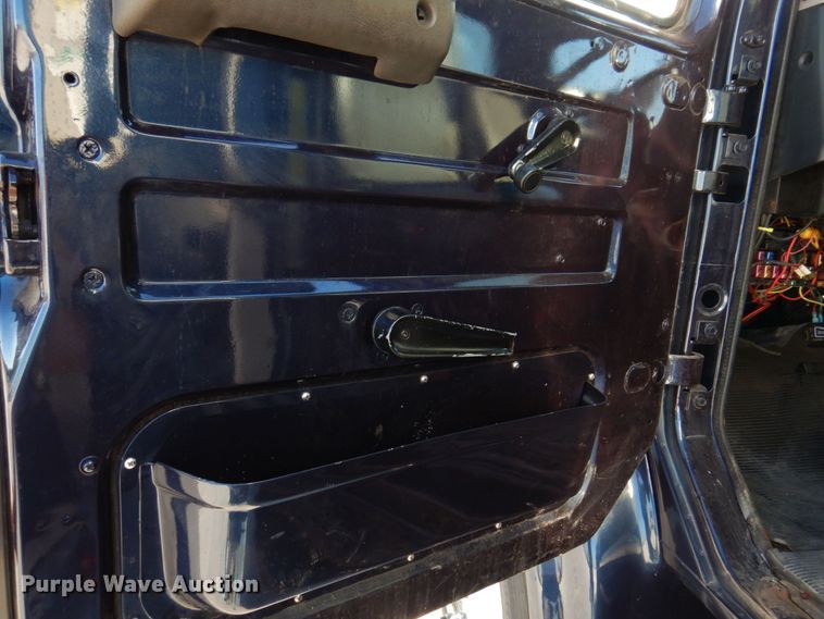 image for item KR9234 1999 International 4900  dump truck