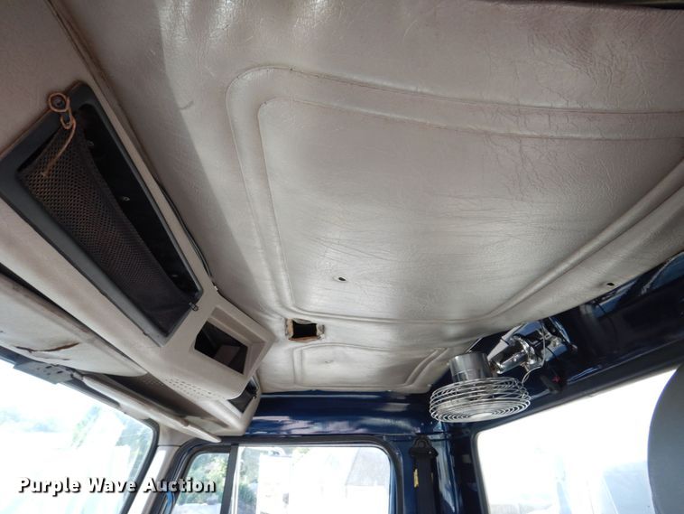 image for item KR9234 1999 International 4900  dump truck