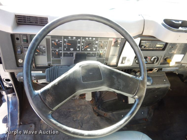 image for item KR9234 1999 International 4900  dump truck