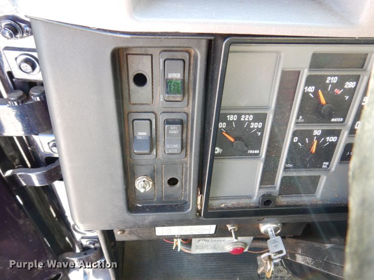 image for item KR9234 1999 International 4900  dump truck