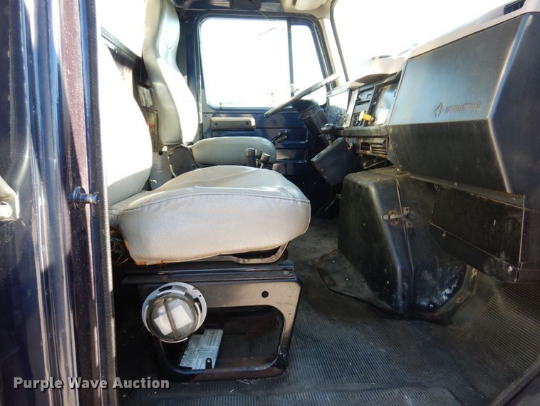 image for item KR9234 1999 International 4900  dump truck