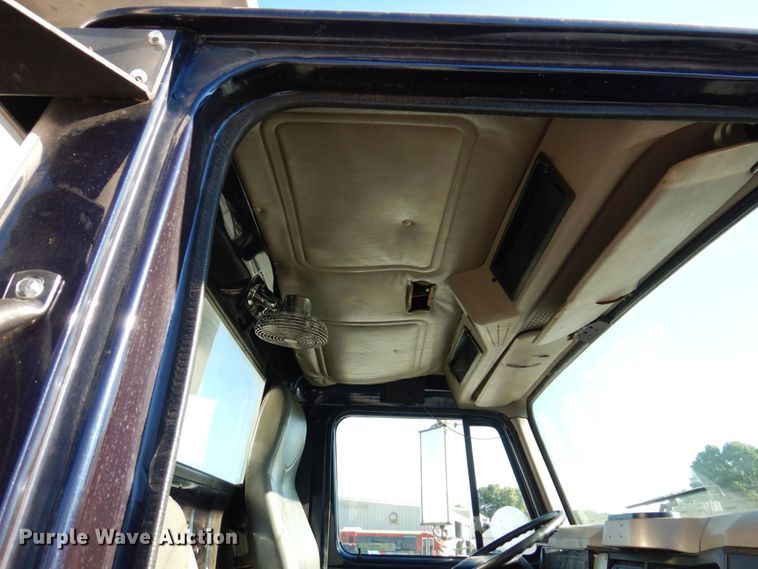 image for item KR9234 1999 International 4900  dump truck