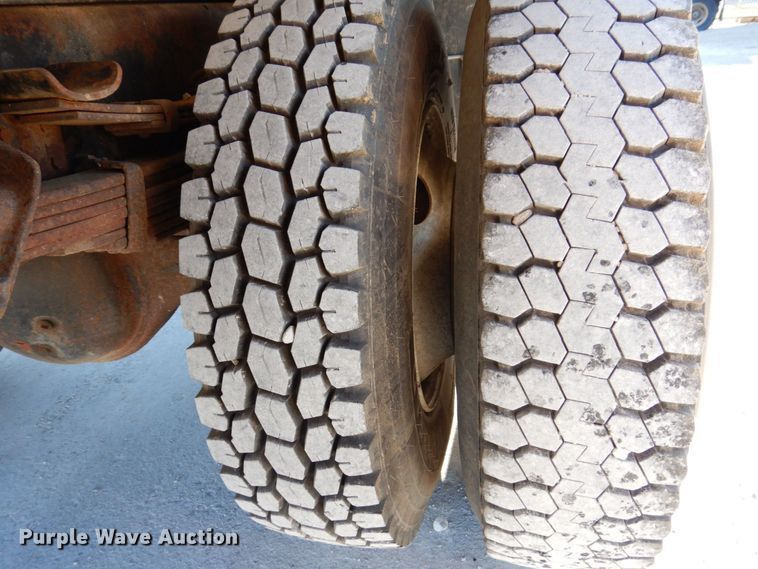 image for item KR9234 1999 International 4900  dump truck