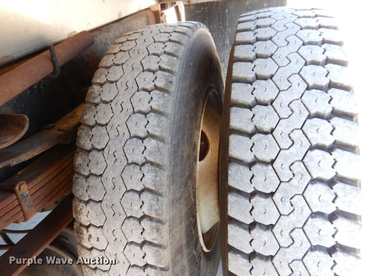 image for item KR9234 1999 International 4900  dump truck