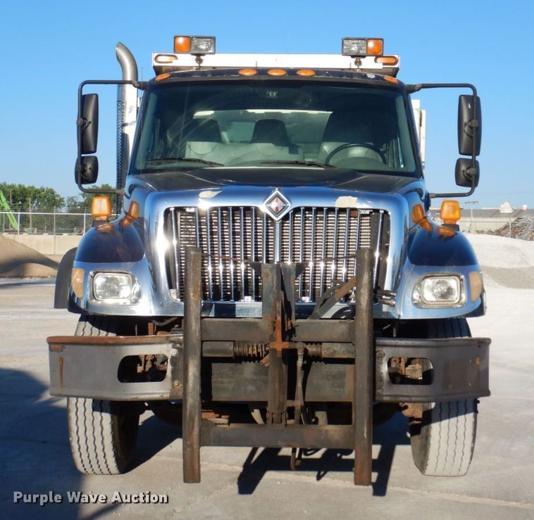 image for item KR9235 2005 International 7400  dump truck