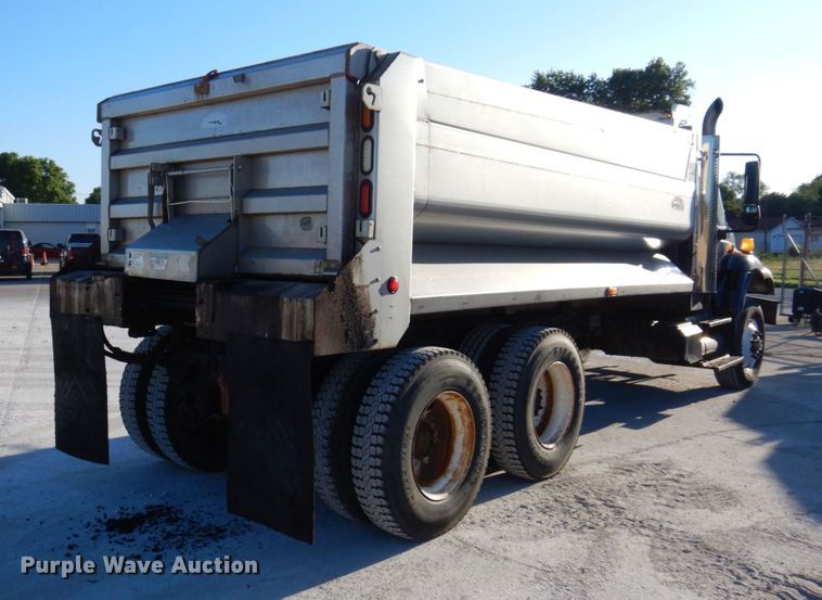 image for item KR9235 2005 International 7400  dump truck