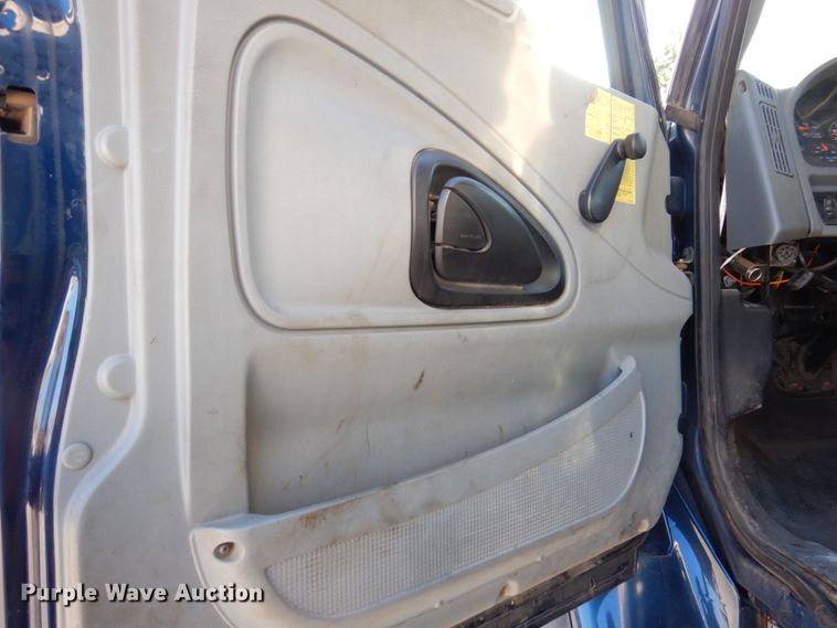 image for item KR9235 2005 International 7400  dump truck