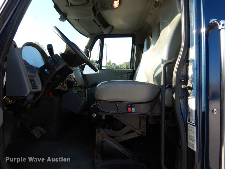 image for item KR9235 2005 International 7400  dump truck