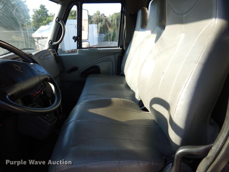 image for item KR9235 2005 International 7400  dump truck