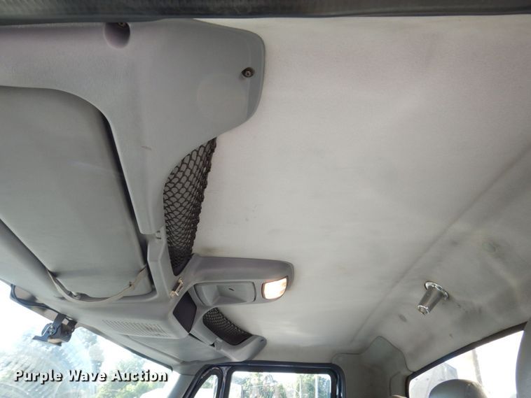 image for item KR9235 2005 International 7400  dump truck